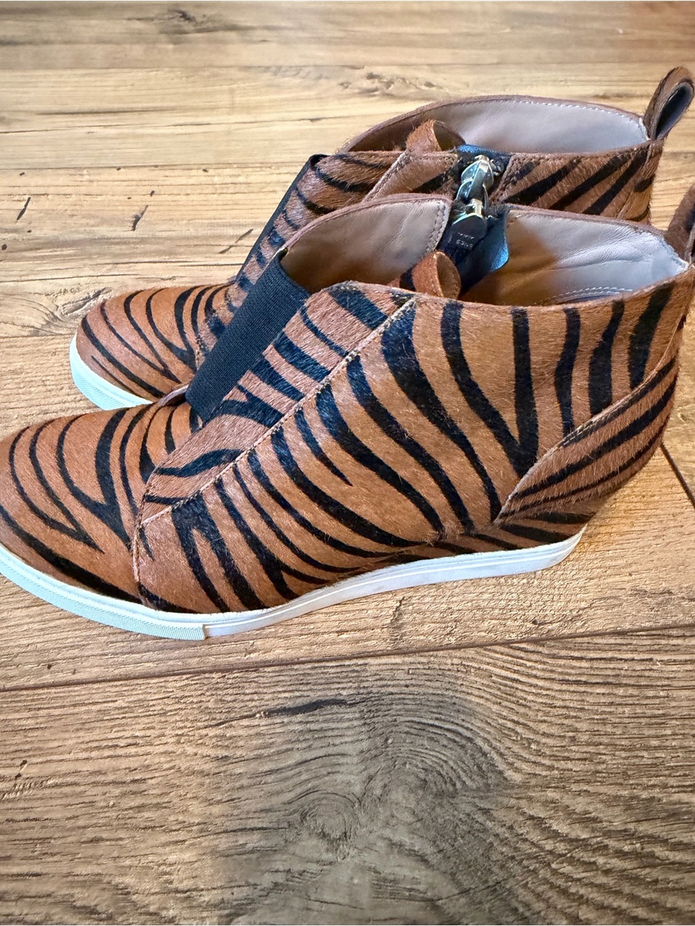 Linea Paolo Anna Tiger Print Calf Hair Wedge Sneaker Bootie Size 7.5 M - Picture 3 of 12